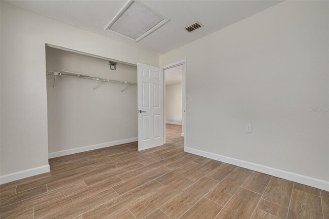 Building Photo - 7116-7120 Oakwood Dr