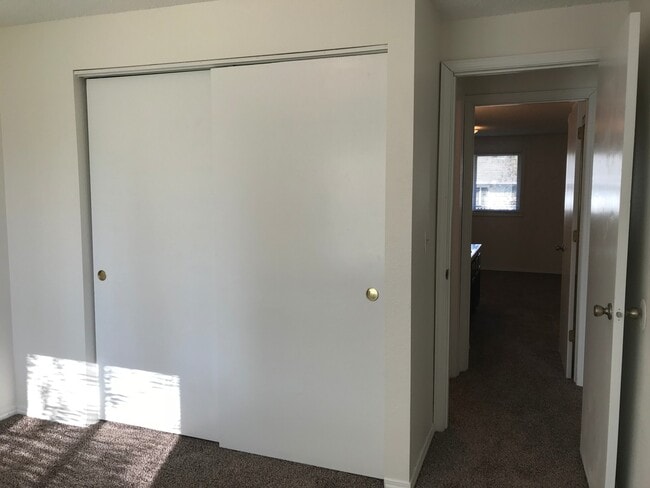 Building Photo - Adorable 3 Bed 2 Bath Ranch Style Home on ...
