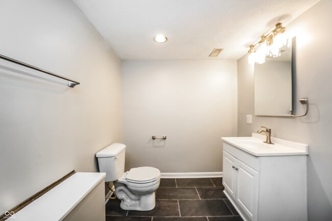 Building Photo - 6667 E 17th St