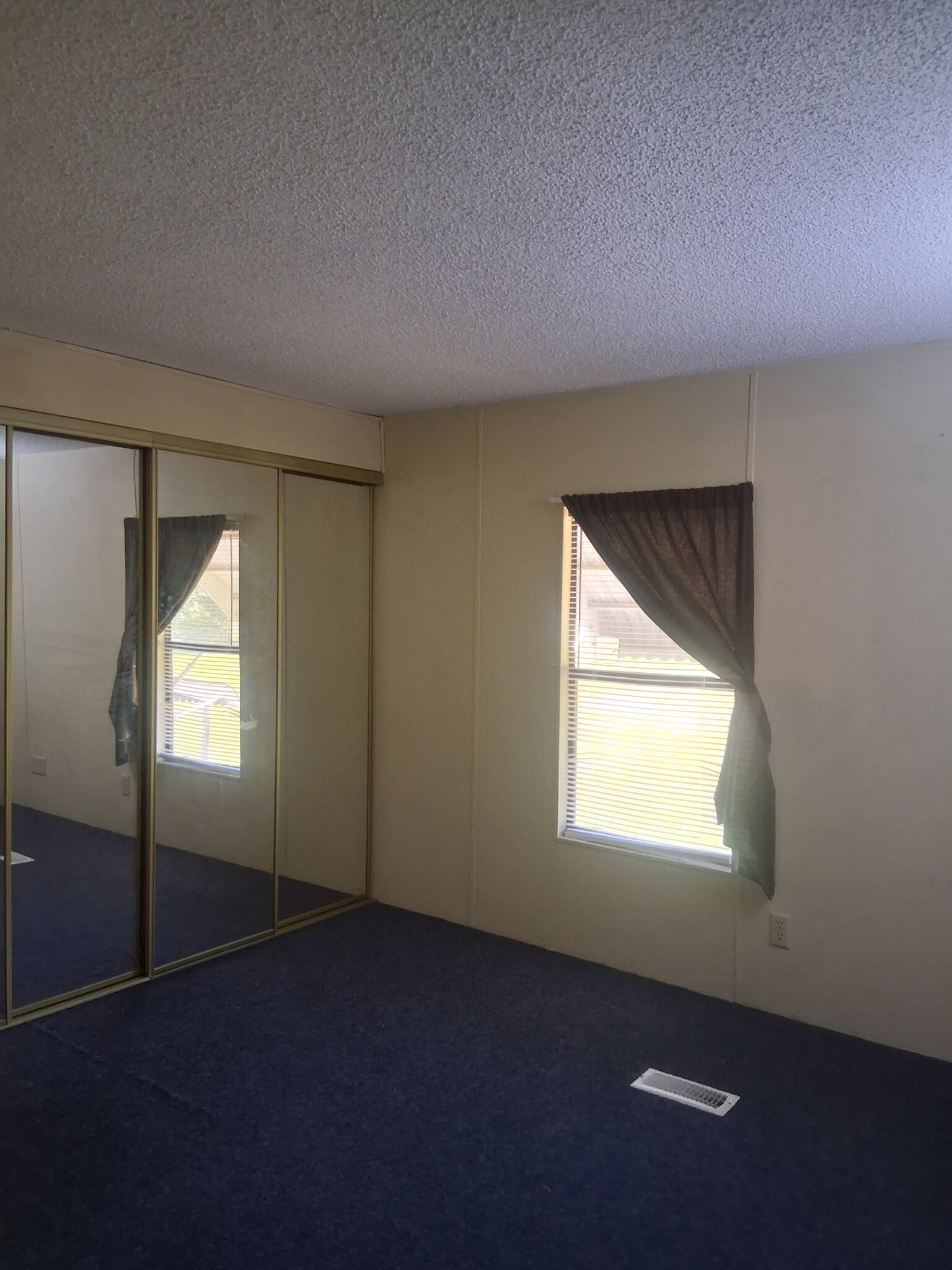 Guest bedroom - 11900 SW 121st Ave