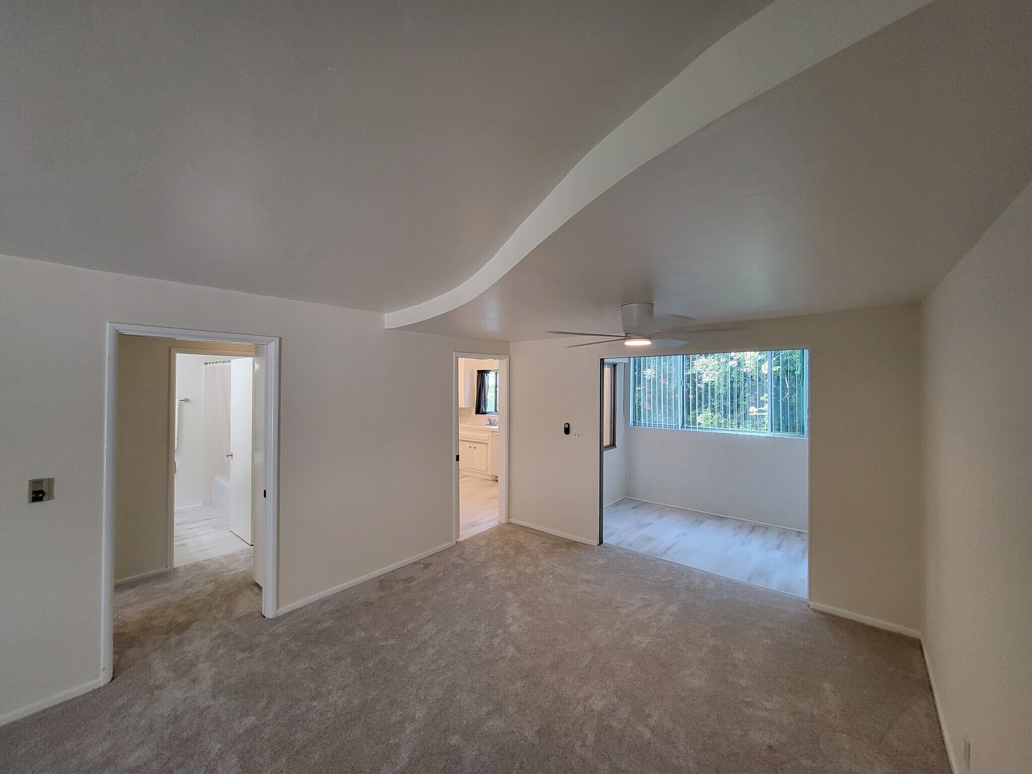 Building Photo - 2302 E 2nd St