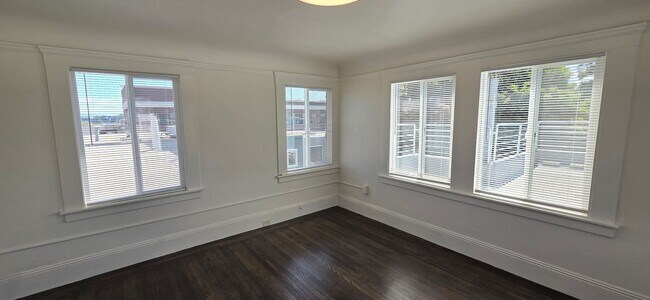 Building Photo - Grove St | 1927-1929