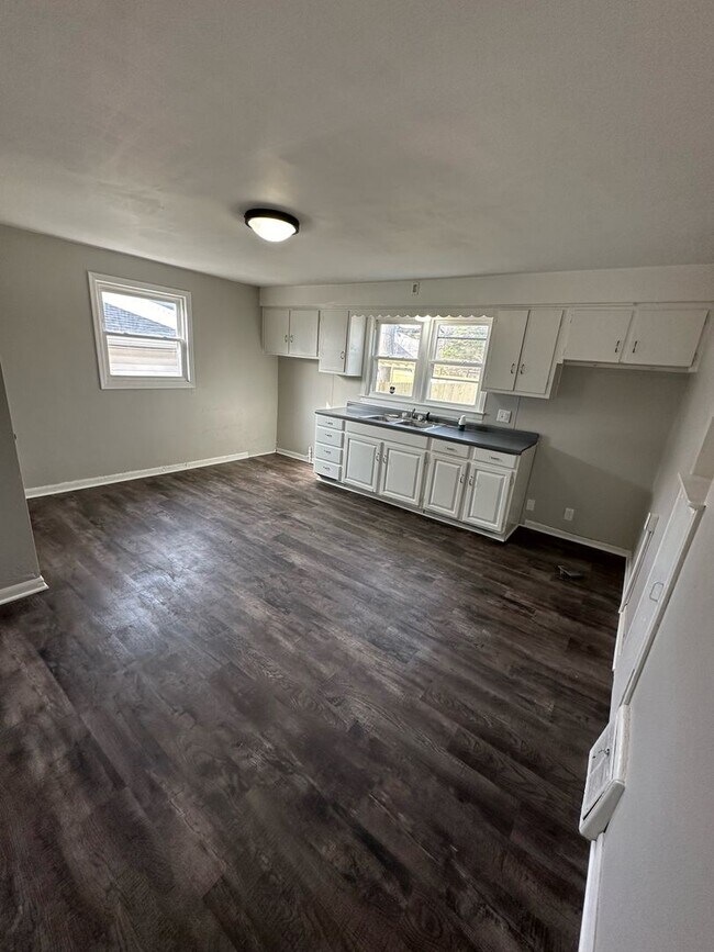 Building Photo - 3-Bedroom, 1-Bathroom Home – $1,225/Month | Accepting Section 8
