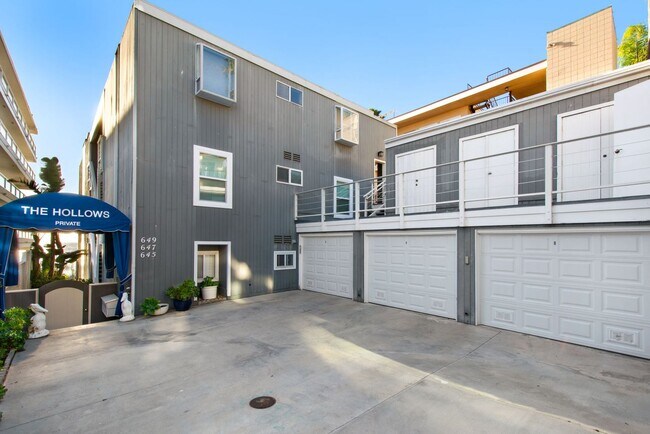 Building Photo - Stunning Ocean Front Oasis! 3 bedroom 2 bath condo with private steps to beach!