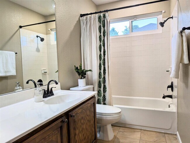Building Photo - 14504 Templemore Cove