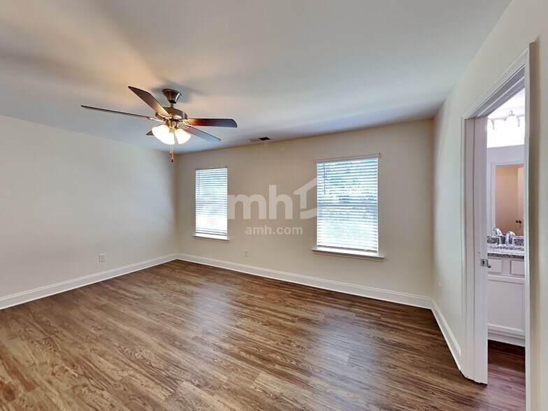 Building Photo - 124 Cobblestone Dr