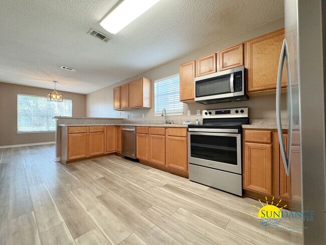 Building Photo - Stylishly Updated 3BR Home Minutes from Destin Harbor & Henderson Beach!