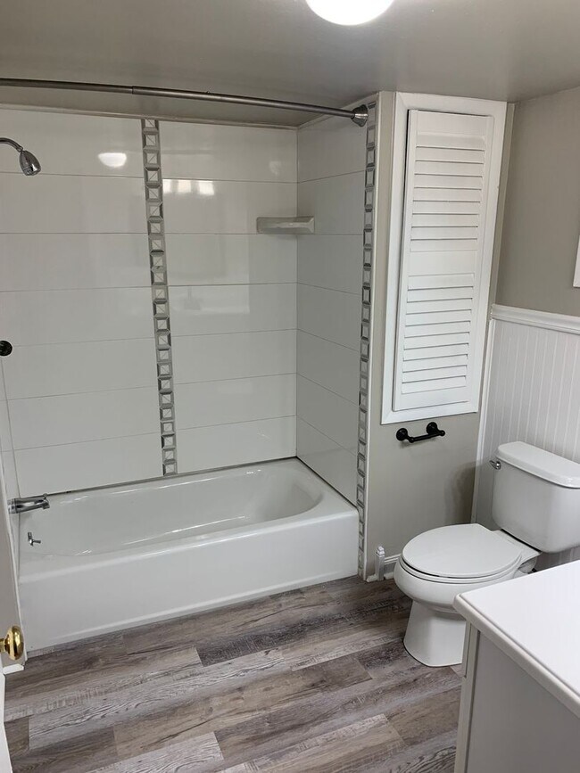 Building Photo - Spacious 4-Bedroom Home in Berkeley – Grea...