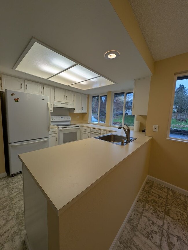 Building Photo - Hidden Gem in Southworth. Minutes from Waterfront & Ferry Terminal. Available NOW!