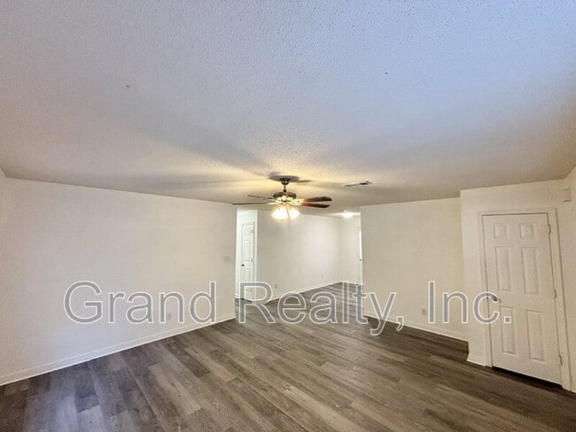 Building Photo - 5574 Econfina St