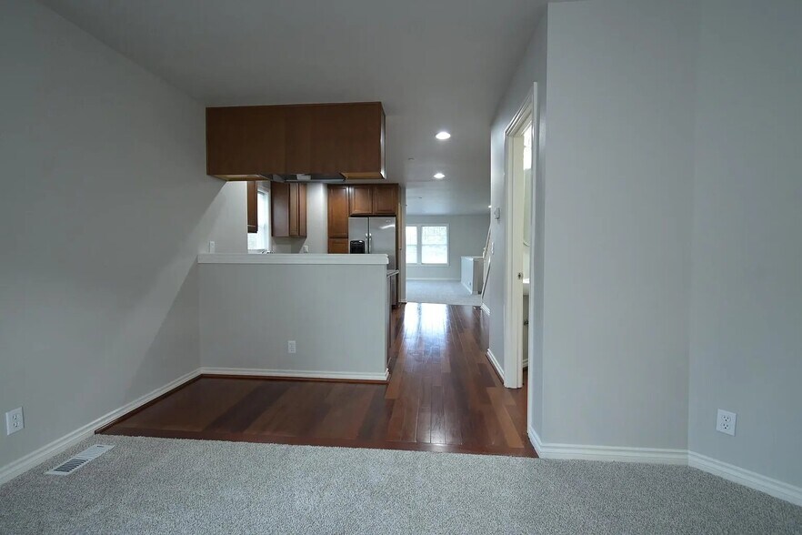 Building Photo - 321 Hardie Ave NW