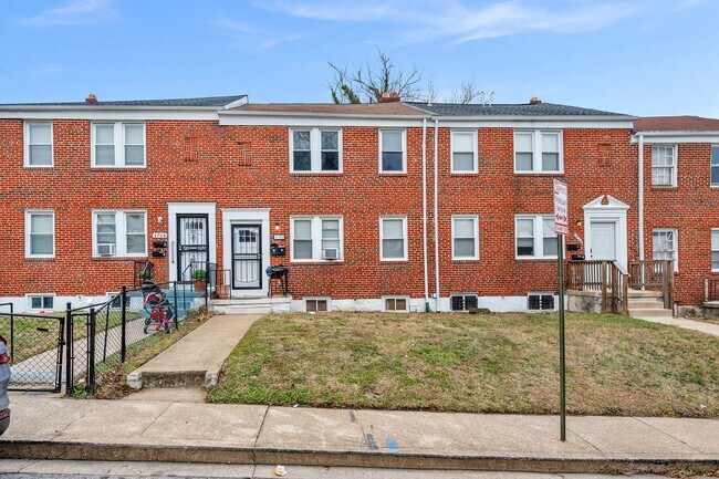 Building Photo - 3706 W Franklin St