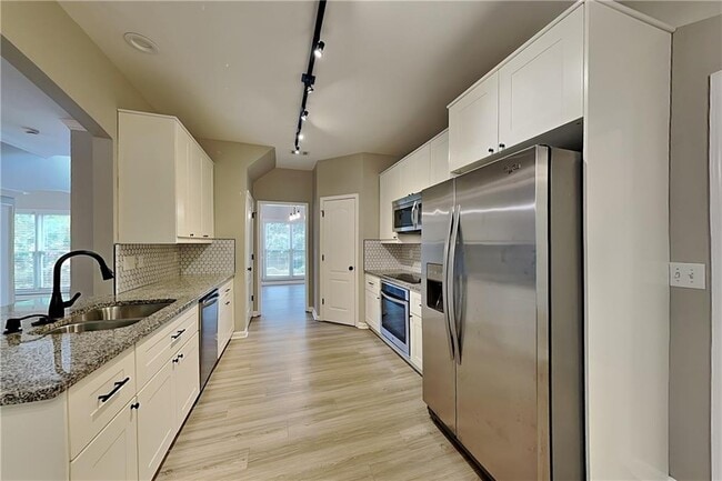 Building Photo - 3174 Vickery Dr NE