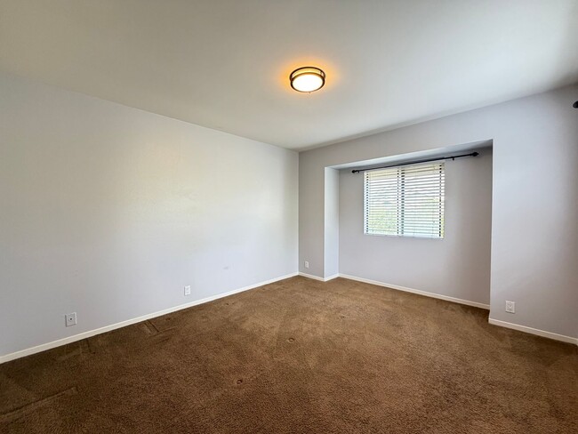 Building Photo - Vandenberg Village Condo