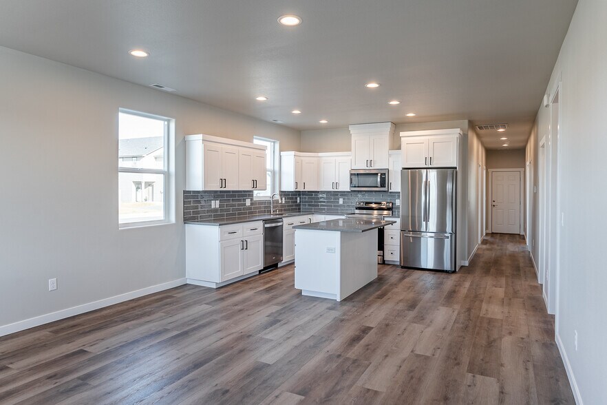 Building Photo - 4075 Quinn Dr NE