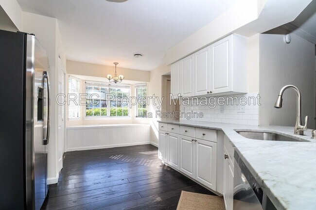 Building Photo - 2065 Emerald Terrace
