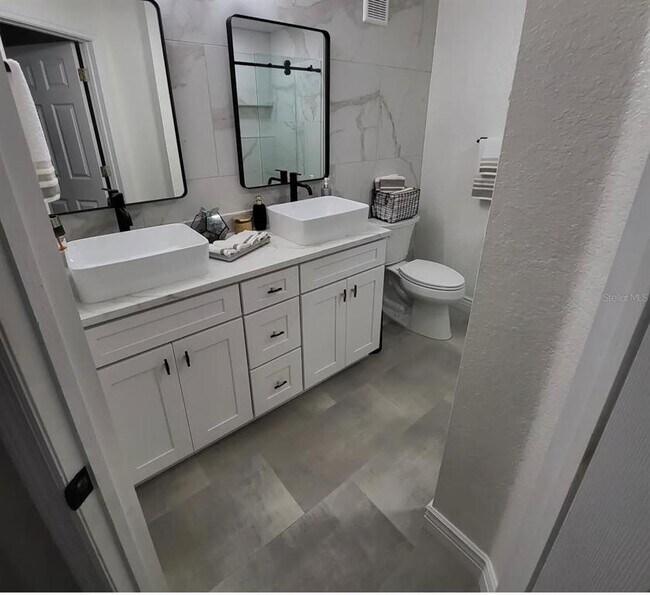 Building Photo - 832 Grand Regency Pointe