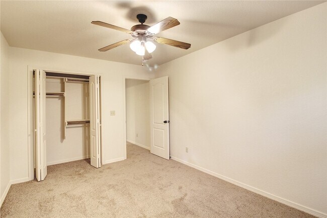 Building Photo - 1746 N Chestnut Ave