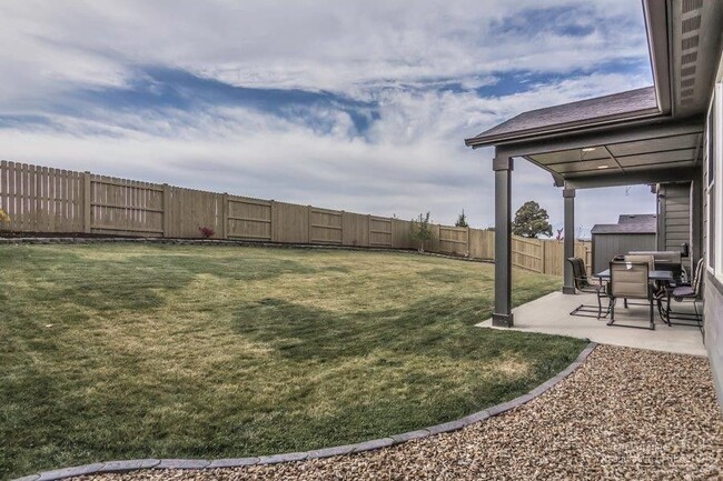 Building Photo - 4368 SW Umatilla Ave