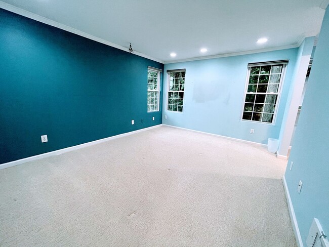 Building Photo - Exquisite Home with 3 Bed and 2.5 Bath in ...