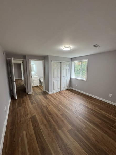 Building Photo - 212 Simmons Dr