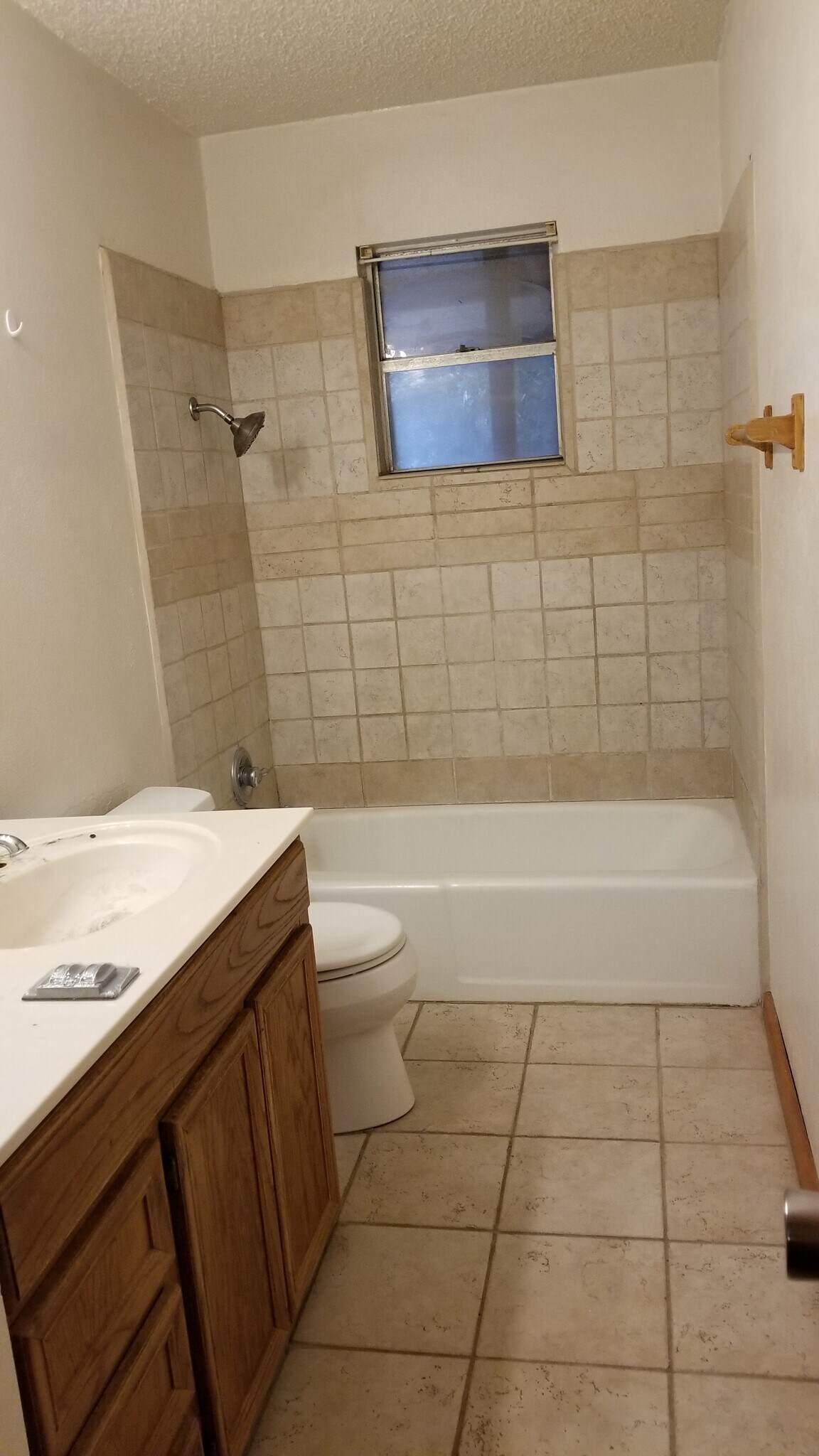 Full Bathroom - 5313 23rd St