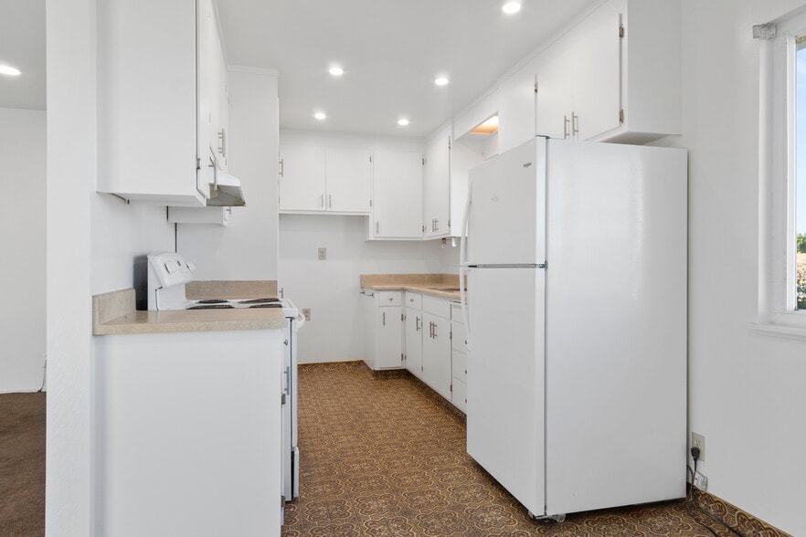 Building Photo - 503 27th St