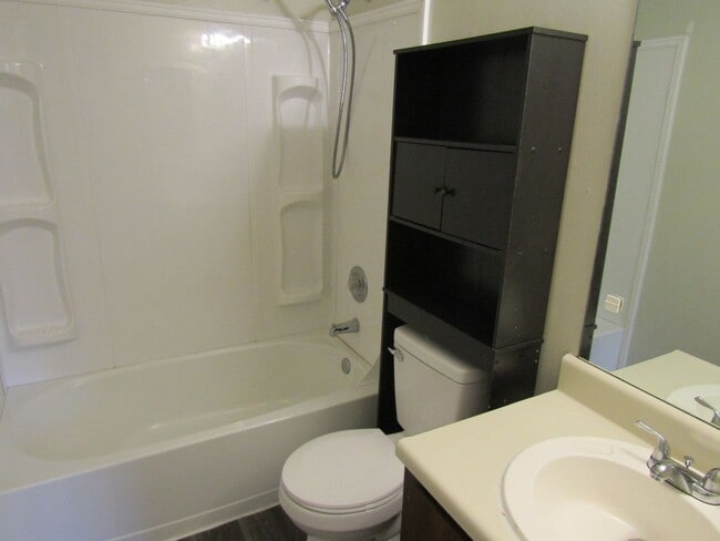 Building Photo - Beautiful 3bd/2ba