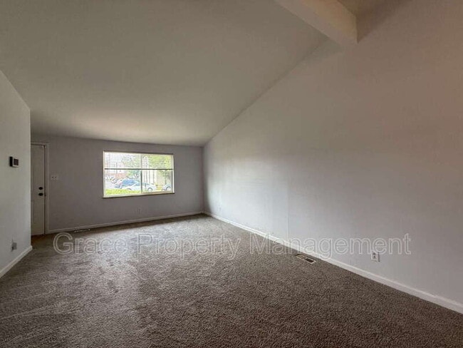 Building Photo - 1300 Quari St