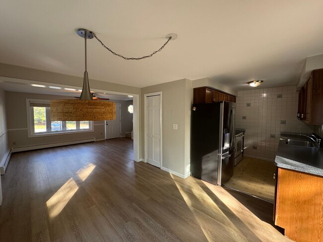 Building Photo - 20 Northwoods Cir