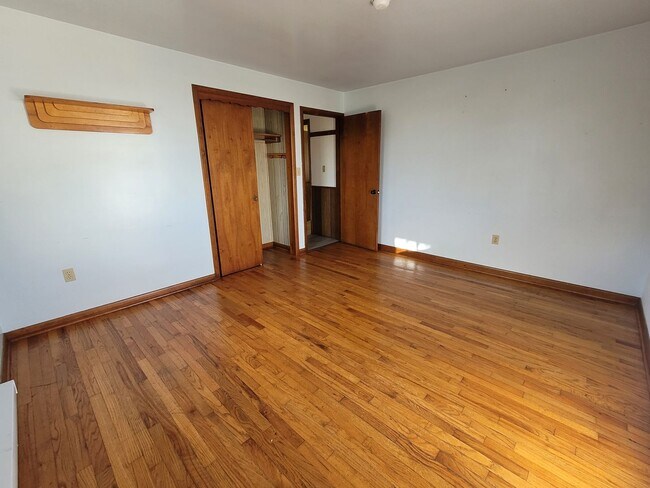Building Photo - 331 Newport Rd