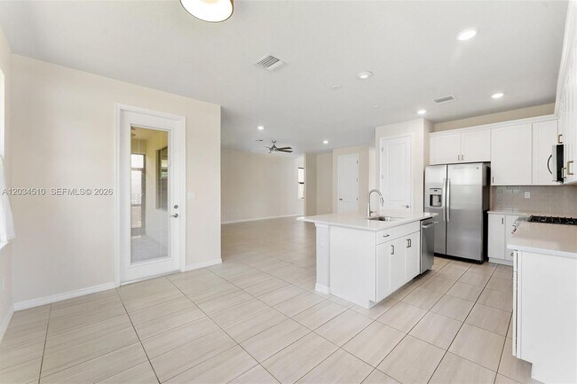 Building Photo - 2485 Primrose Pl