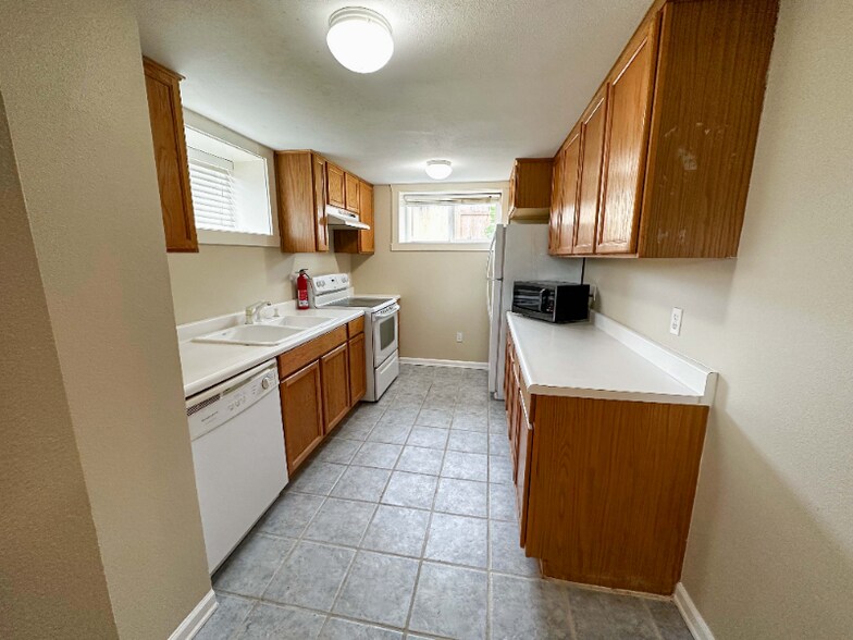 Building Photo - 822 SW 124th St