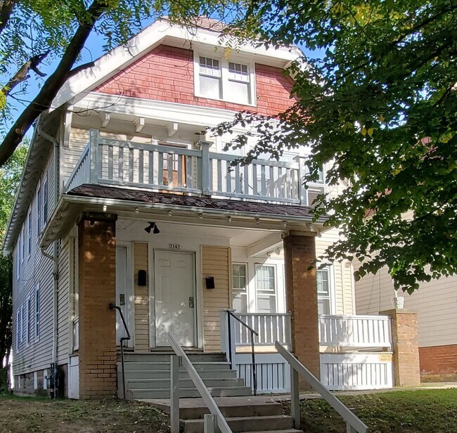 Primary Photo - 2562-64 N 37th