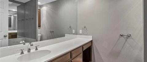 Building Photo - 808 Custer St