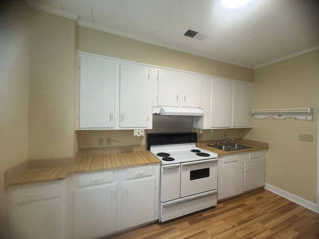Building Photo - 916 N Brickyard Rd