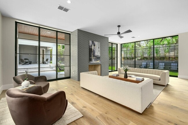 Building Photo - 2400 Bridle Path