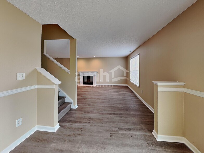 Building Photo - 635 Cloverfield Ln