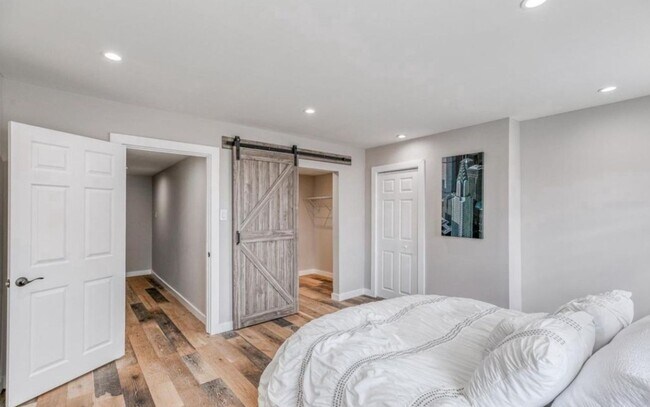 Building Photo - Luxurious 4-Bed/2-Bath Townhome in Cecil B. Moore! Available NOW!