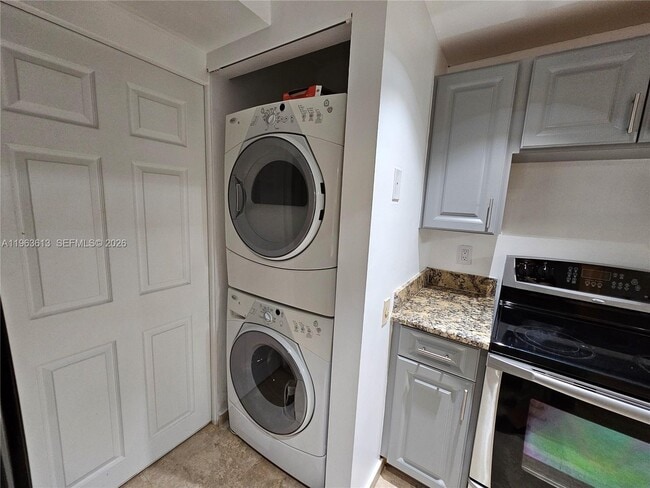 Building Photo - 6575 W Oakland Park Blvd