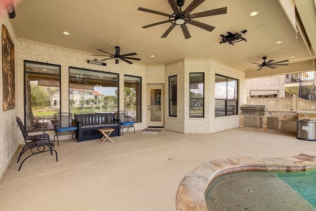 Building Photo - 18422 Windsor Lakes Dr