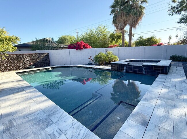 Building Photo - 8139 E Mulberry St