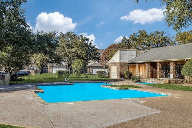 Building Photo - 3110 Devonshire Dr