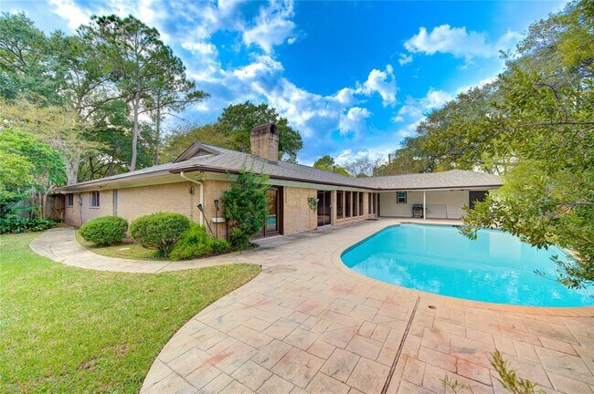 Building Photo - 11024 Riverview Dr