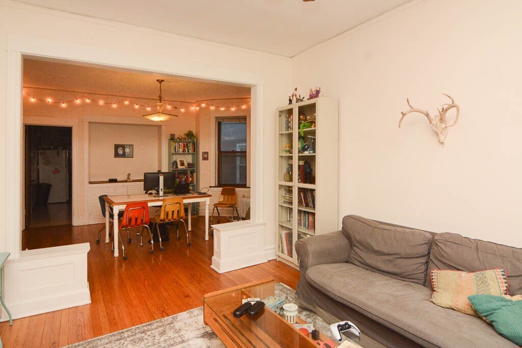 Building Photo - 3821 N Damen Ave