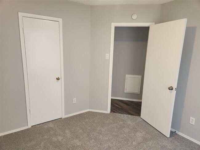 Building Photo - 20123 Beechview Ln