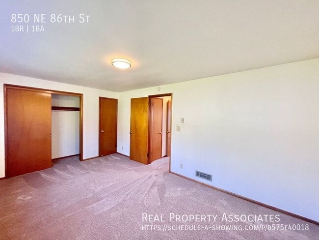 Building Photo - 850 NE 86th St