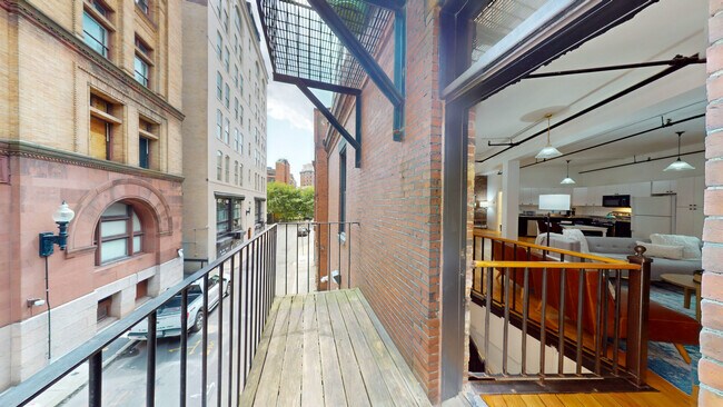 Building Photo - 19 Stanhope St