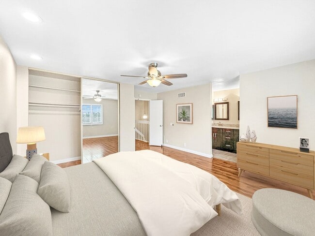 Building Photo - Beautiful 3B/2.5BA W/ Attached 2 Car Garage, A/C, & W/D in La Jolla!