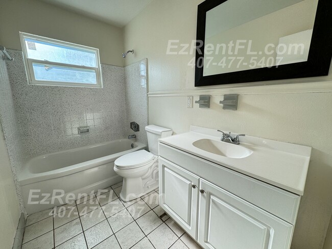 Building Photo - Remodeled 3/2 in Orlando - Move-in Special...